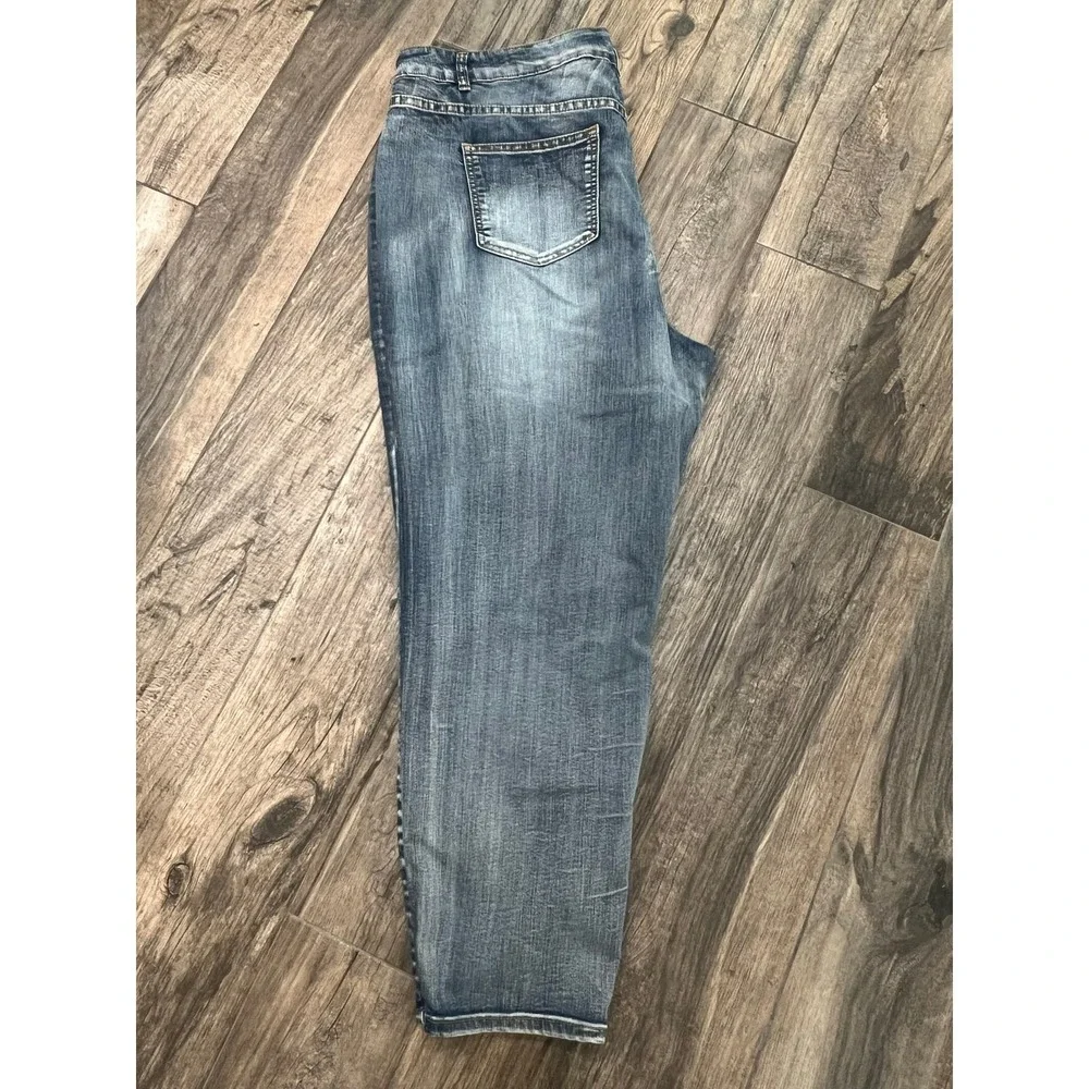 Avenue jeans floral embroidery on thigh women's sz22  skinny‎ distressed Boho
